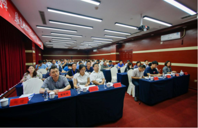 青科大魯中研究院成功舉辦“新材料、綠色化工轉(zhuǎn)型升級(jí)與產(chǎn)業(yè)化應(yīng)用”高級(jí)研修班，助力區(qū)域產(chǎn)業(yè)創(chuàng)新發(fā)展